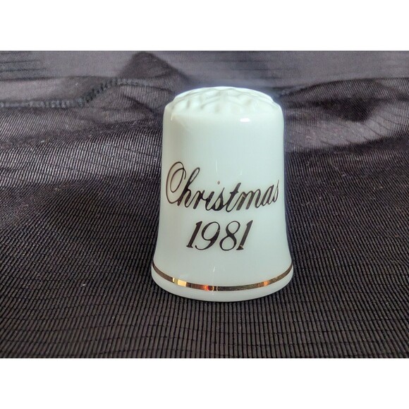 Four (4) Vintage Avon Christmas Holiday Porcelain Thimble 1981-1984 + 3 Souvenir - Picture 4 of 16